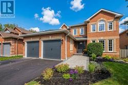 25 DEWBOURNE PLACE  Whitby, ON L1R 2E4