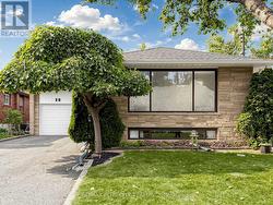 16 HOLFORD CRESCENT  Toronto, ON M1T 1M1