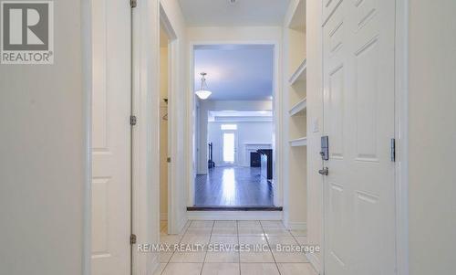 4 DIVERS ROAD , Brampton, Ontario L7A 5C8 4