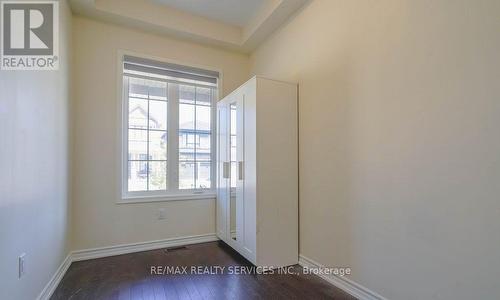 4 DIVERS ROAD , Brampton, Ontario L7A 5C8 5