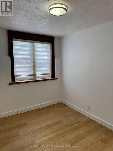 LOWER 2 - 233 ELLERSLIE AVENUE , Toronto, Ontario M2N 1Y3 5