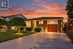 261 CARLA AVENUE  Hamilton, ON L8G 3M9