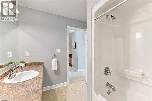 Upper level 4 pc bathroom with acrylic tub/shower - 222 Chestnut Hill Crescent, Kitchener, ON 