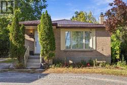 804 SHERBROOKE STREET Peterborough (Monaghan Ward 2), ON K9J 2R1