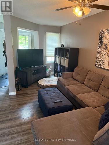 345 FERNDALE DRIVE S , Barrie (Ardagh), Ontario L4N 9Y6 2