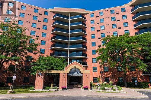 9 BONHEUR Court Unit# 905  Brantford, ON N3P 1Z5