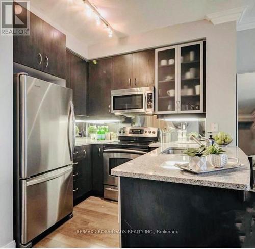 2206 - 18 YORKVILLE AVENUE , Toronto, Ontario M4W 3Y8 5