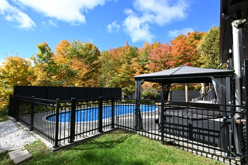 Courtyard - 3755 Rue Rolland, Sainte-Adèle, QC 