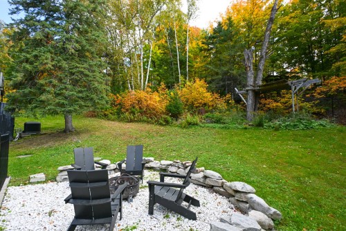 Courtyard - 3755 Rue Rolland, Sainte-Adèle, QC 