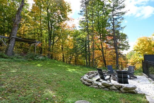 Courtyard - 3755 Rue Rolland, Sainte-Adèle, QC 