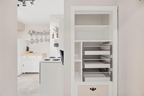 Kitchen - 873 Goulding Street, Winnipeg, MB 