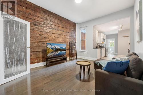 MAIN - 124 ARGYLE STREET , Toronto, Ontario M6J 1N9 2