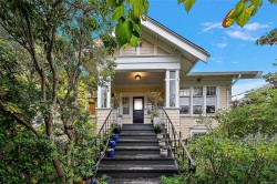 1528 Foul Bay Rd Victoria, BC V8R 4Z9