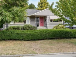 2568 Margate Ave Oak Bay, BC V8S 3A4