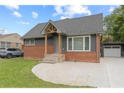 2858 DANDURAND  Windsor, ON N9E 2E4