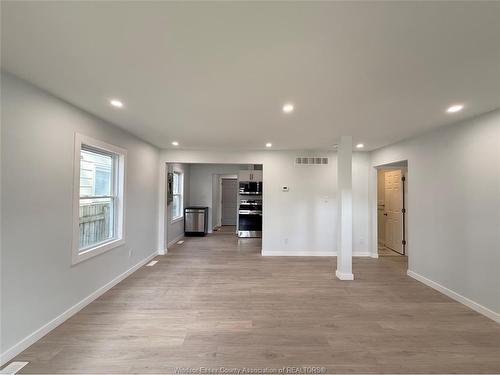 3847 MATCHETT Road , Windsor, ON N9C 2A3 4