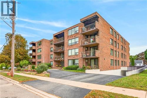 28 ROBINSON Street N Unit# 101  Grimsby, ON L3M 3C9