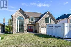 196 BLUEBELL CRESCENT  Hamilton, ON L9K 1B9