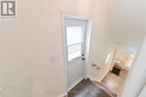 LOWER - 25 MANN AVENUE , Toronto, Ontario M4S 2Y2 4
