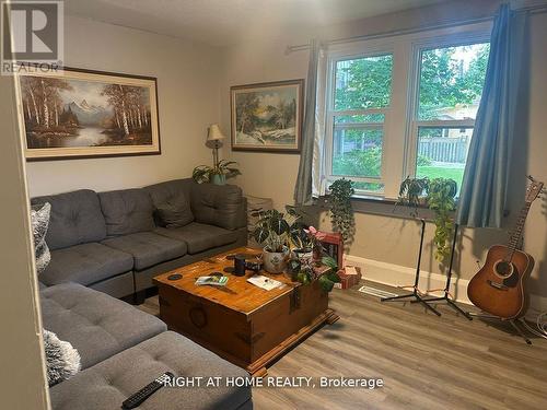 522 KINGSTON ROAD W , Ajax, Ontario L1T 3A3 4