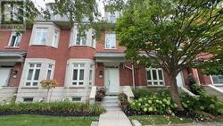 16 ST LAWRENCE DRIVE Mississauga, ON L5G 4V6