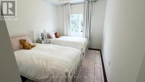 16 St Lawrence Drive, Mississauga, ON 