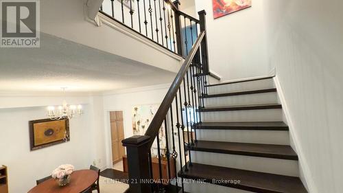 16 St Lawrence Drive, Mississauga, ON 