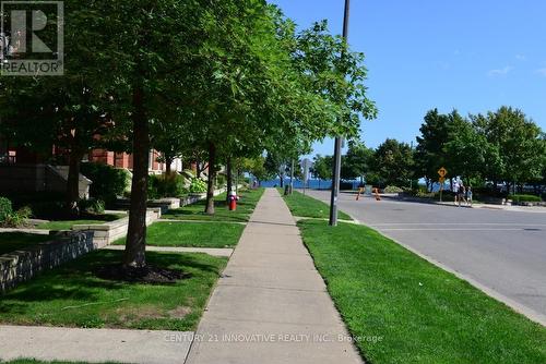 16 St Lawrence Drive, Mississauga, ON 