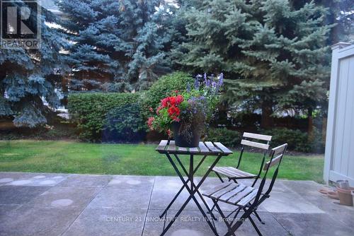 16 St Lawrence Drive, Mississauga, ON 