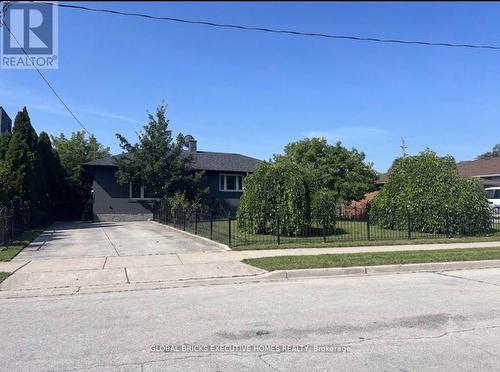 384 ASHBURY ROAD  Oakville, ON L6K 2M7
