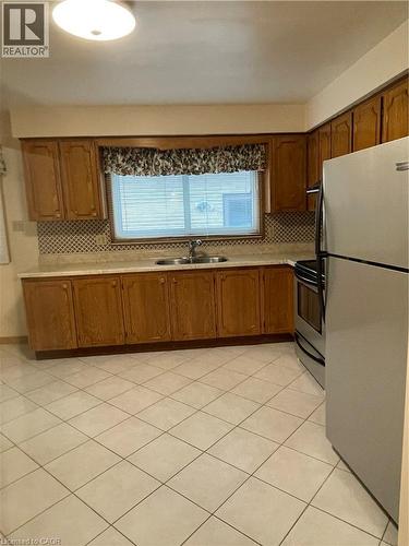 72 PURNELL Drive , Hamilton, Ontario L9C 4Y3 5
