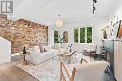 10 EARL STREET  Toronto, ON M4Y 1M3
