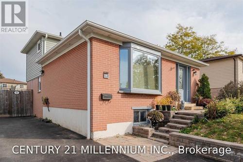 8 SUTHERLAND AVENUE , Brampton, Ontario L6V 2H4