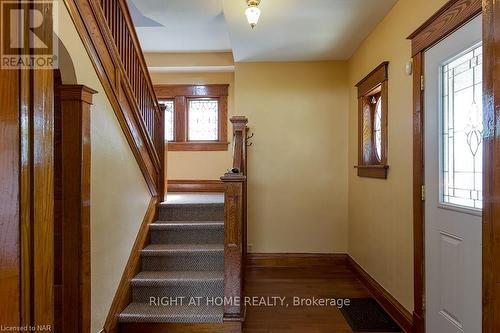 5266 HEYWOOD AVENUE , Niagara Falls, Ontario L2E 4V6 2