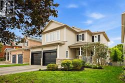 17 CODY AVENUE  Whitby, ON L1M 1K8