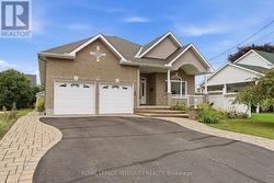 888 HIAWATHA PARK ROAD Ottawa, ON K1C 3B1