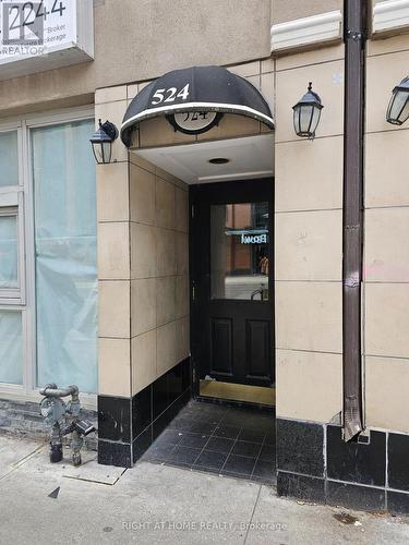 300 - 524 YONGE STREET , Toronto, Ontario M4Y 1X9 2