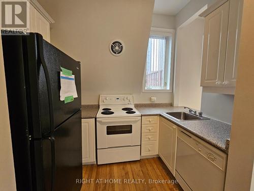 300 - 524 YONGE STREET , Toronto, Ontario M4Y 1X9 4