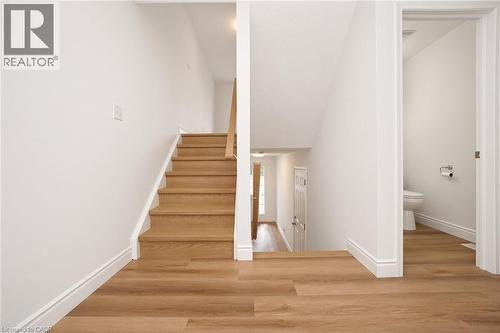 250 PARKVALE Drive , Kitchener, Ontario N2R 1Y8 4