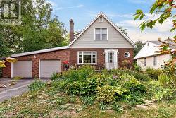 64 TWEEDSMUIR Avenue  Dundas, ON L9H 4H5