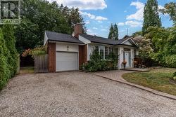 1627 ROMETOWN DRIVE  Mississauga, ON L5E 2V4