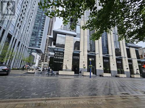 6105 - 11 YORKVILLE AVENUE , Toronto, Ontario M4W 1L2 3