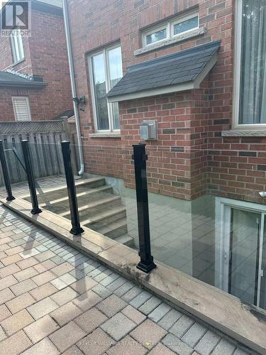 7 LAKEWOODS STREET , Richmond Hill, Ontario L4E 0B5 2