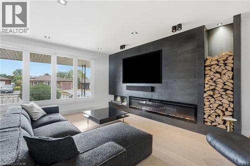 9 Donlea Drive, Hamilton, ON 