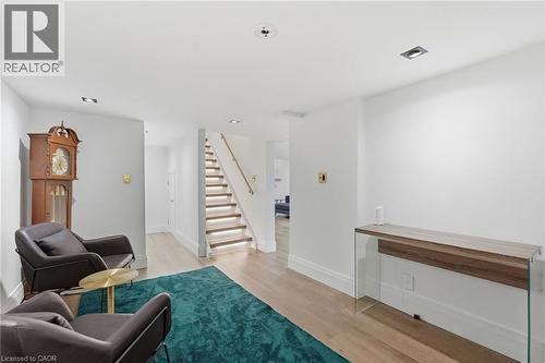 9 Donlea Drive, Hamilton, ON 