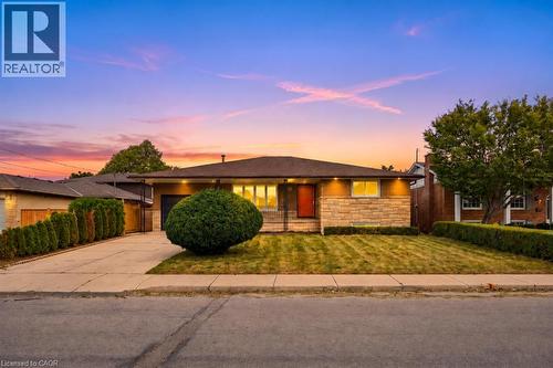 9 Donlea Drive, Hamilton, ON 