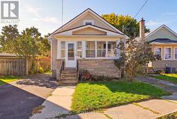 132 GRASS AVENUE St. Catharines, ON L2R 1T4