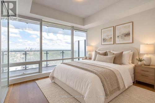 3112 - 1 BLOOR STREET E , Toronto, Ontario M4W 1A9 5