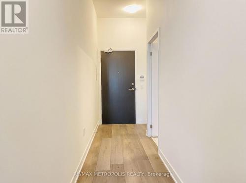 211 - 10 HONEYCRISP CRESCENT , Vaughan, Ontario L4K 0M7 2