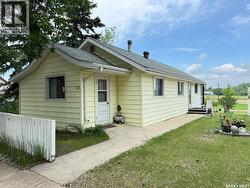 713 Healy AVENUE Radville, SK S0C 2G0
